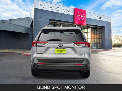 Used 2025 Toyota RAV4 XLE image 9