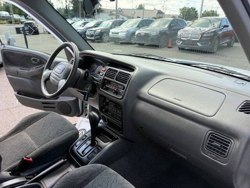 Used 2002 Chevrolet Tracker LT RWD image 20