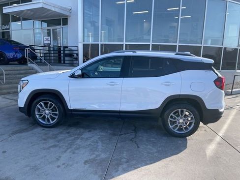 Used 2024 GMC Terrain SLT image 4