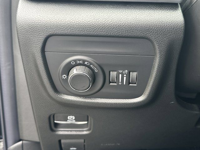 New 2026 Jeep Grand Cherokee Altitude RWD image 22