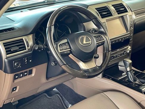 Used 2020 Lexus GX 460 Premium w/ Premium Package image 12