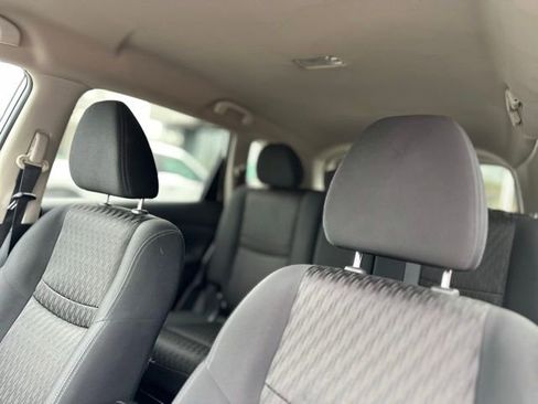 Used 2017 Nissan Rogue SV AWD/4WD image 12