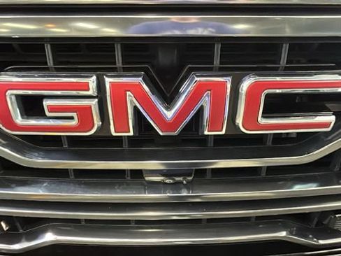 Used 2024 GMC Sierra 1500 AT4 w/ Technology Package AWD/4WD image 8