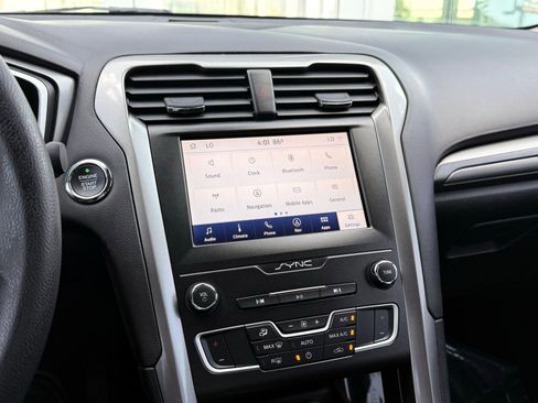 Used 2020 Ford Fusion SE FWD image 33