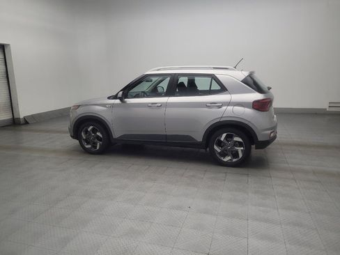 Used 2023 Hyundai Venue SEL FWD image 3