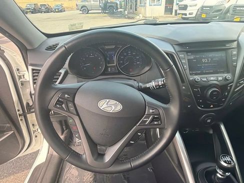 Used 2015 Hyundai Veloster Turbo w/ Option Group 04 FWD image 18