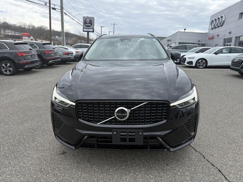 Certified 2025 Volvo XC60 B5 Core image 2