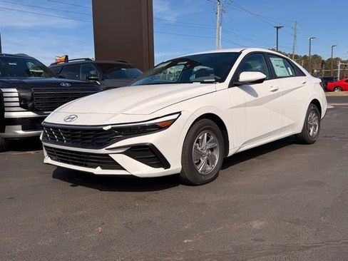 New 2026 Hyundai Elantra SE w/ Cargo Package image 3