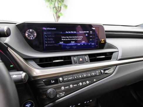 Used 2019 Lexus ES 300h FWD image 18