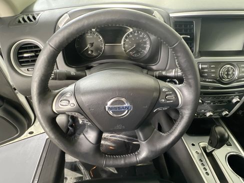 Used 2018 Nissan Pathfinder SL AWD/4WD image 11