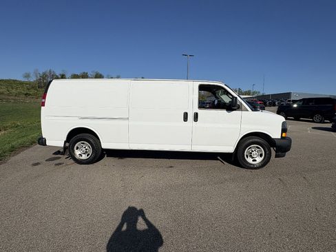 Used 2020 Chevrolet Express 3500 Extended w/ Driver Convenience Package RWD image 6