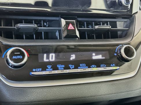Used 2020 Toyota Corolla LE FWD image 22