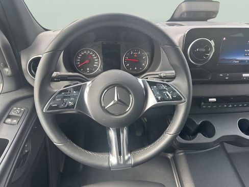 Used 2025 Mercedes-Benz Sprinter 2500 image 13