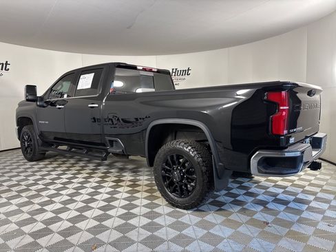 Used 2025 Chevrolet Silverado 3500 LTZ w/ LTZ Premium Package image 6