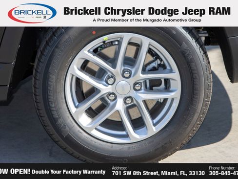 New 2025 Jeep Grand Cherokee L Laredo image 39