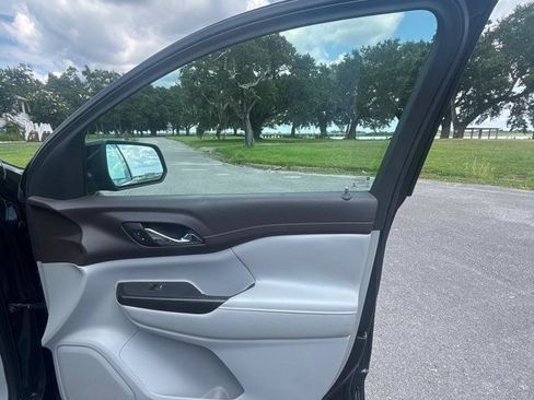 Used 2019 GMC Acadia SLT FWD image 17