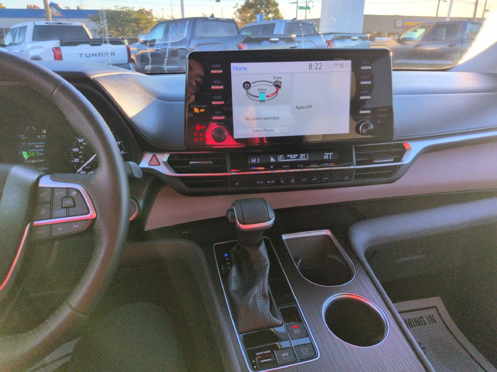 Certified 2023 Toyota Sienna XLE FWD image 17