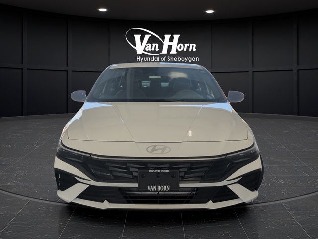 Certified 2025 Hyundai Elantra Sport FWD image 2