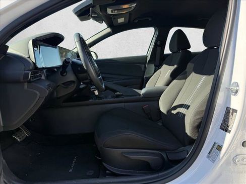 Certified 2025 Hyundai Elantra SEL FWD image 10