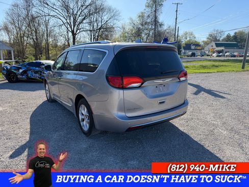 Used 2018 Chrysler Pacifica Touring-L w/ Tire & Wheel Group image 3