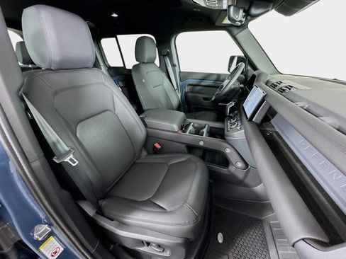 Used 2025 Land Rover Defender 110 S image 30