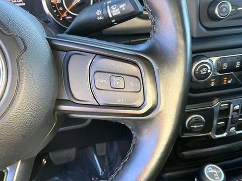 Used 2021 Jeep Gladiator Willys image 19