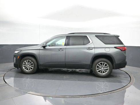 Used 2023 Chevrolet Traverse LT image 3