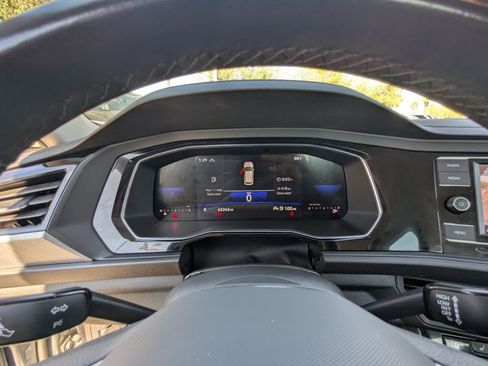 Used 2024 Volkswagen Jetta SE image 29