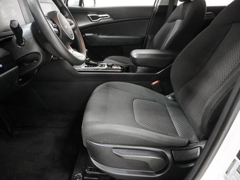 Used 2023 Kia Sportage LX image 11