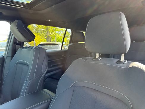 New 2025 Jeep Grand Cherokee L Laredo image 15