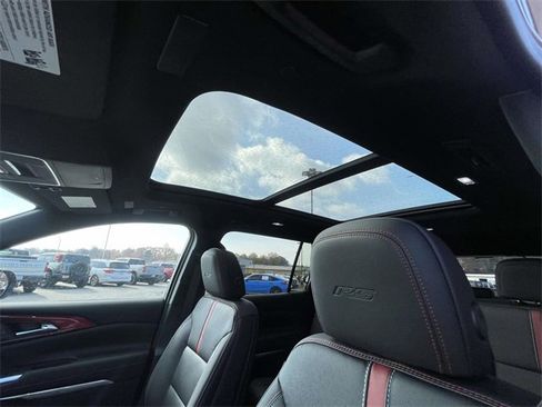 New 2026 Chevrolet Traverse RS image 13