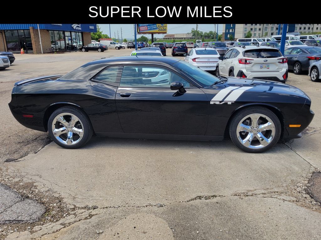 Used 2014 Dodge Challenger R/T RWD image 5