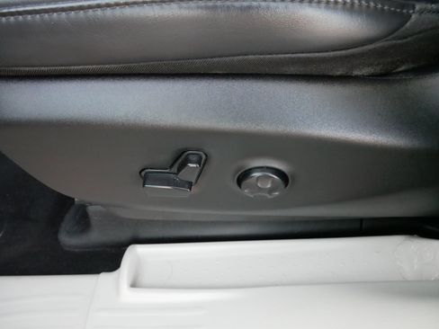 Used 2023 Chrysler Pacifica Touring-L image 20