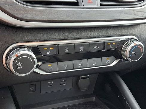 Certified 2023 Nissan Altima 2.5 SV w/ SV Premium Package FWD image 17