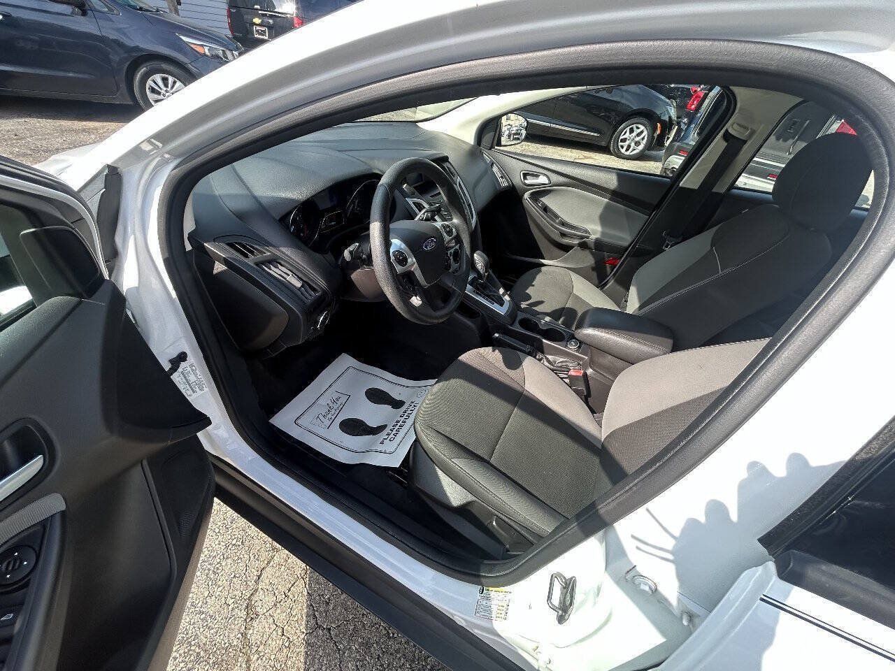 Used 2013 Ford Focus SE FWD image 6