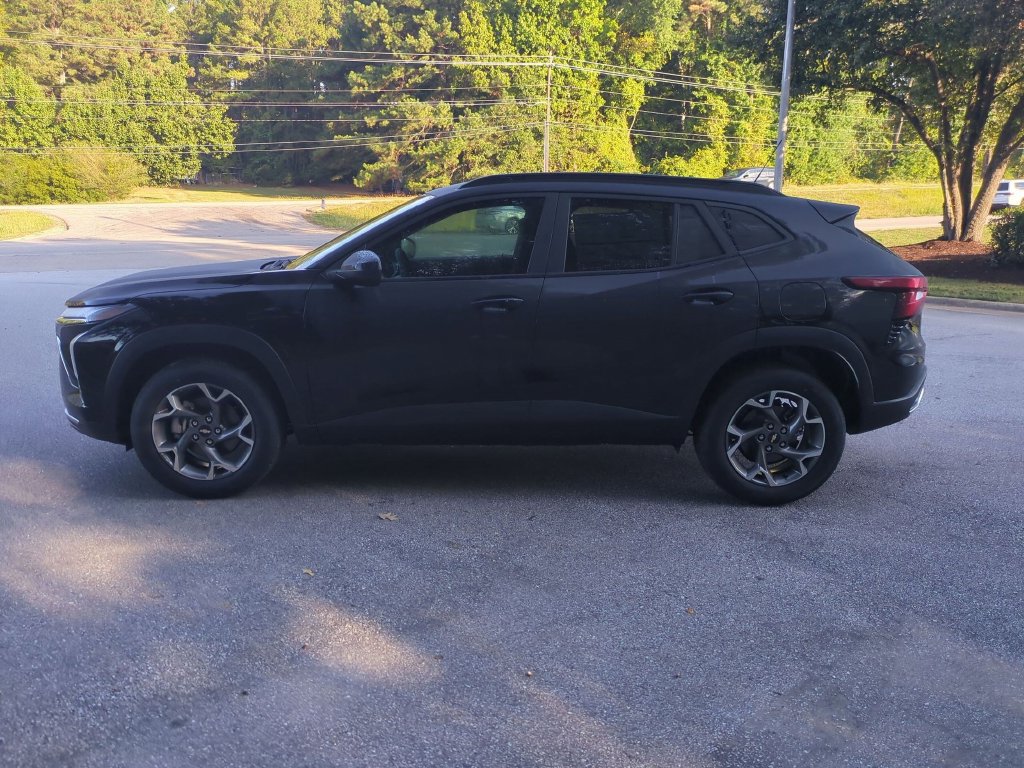 New 2026 Chevrolet Trax LT w/ LT Convenience Package FWD image 9