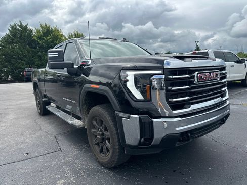 Used 2025 GMC Sierra 2500 SLE w/ Preferred Package AWD/4WD image 3