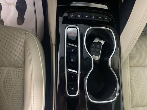 Used 2023 Buick Envision Avenir AWD/4WD image 19
