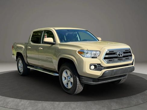 Used 2017 Toyota Tacoma SR5 RWD image 3