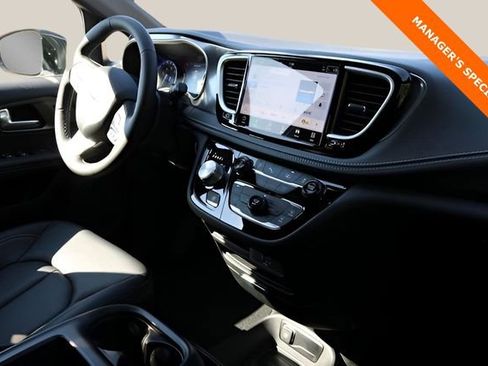 New 2026 Chrysler Pacifica Select image 21