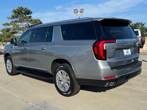 Used 2025 GMC Yukon XL Denali AWD/4WD image 10