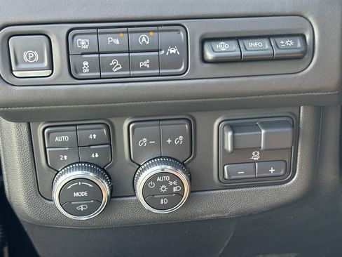 Used 2023 GMC Yukon XL Denali Ultimate image 21