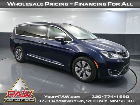 Used 2018 Chrysler Pacifica Limited w/ Advanced Safetytec Group FWD image 1