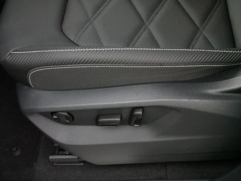 Certified 2025 Volkswagen Atlas Cross Sport SE image 20