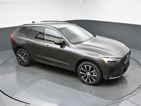 Used 2025 Volvo XC60 B5 Plus image 42