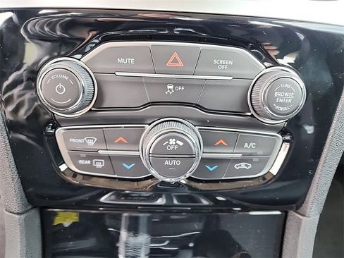 New 2023 Chrysler 300 Touring w/ Sport Appearance Package image 6