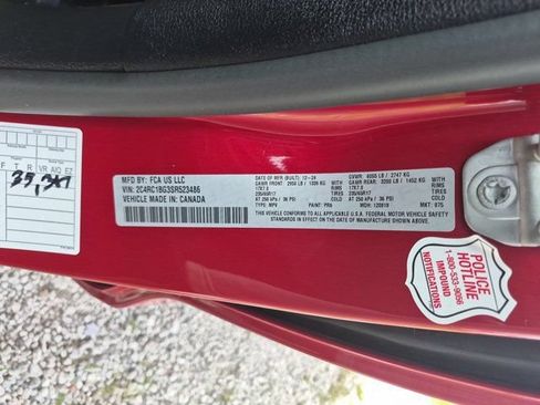 Used 2025 Chrysler Pacifica Select FWD image 36