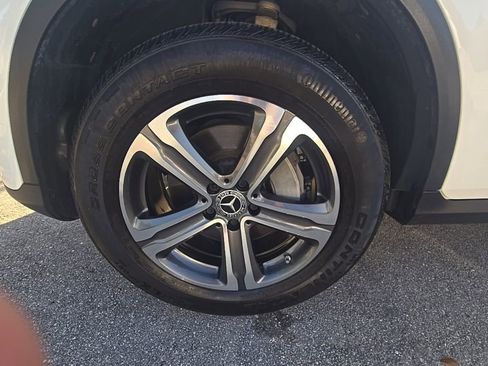 Used 2022 Mercedes-Benz GLC 300 4MATIC w/ Multimedia Package Lite image 9