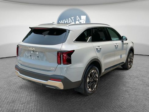 Certified 2026 Kia Sorento S w/ S Panoramic Sunroof Package AWD/4WD image 3