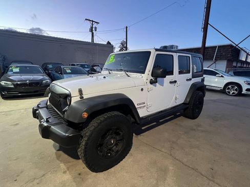 Used 2015 Jeep Wrangler Unlimited Sport w/ Quick Order Package 24S AWD/4WD image 3